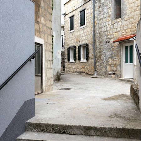 Apartments By The Sea Kastel Kambelovac, Kastela - 8679 外观 照片