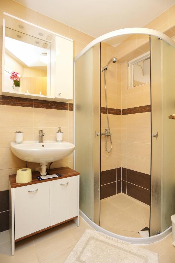 Apartments By The Sea Kastel Kambelovac, Kastela - 8679 外观 照片