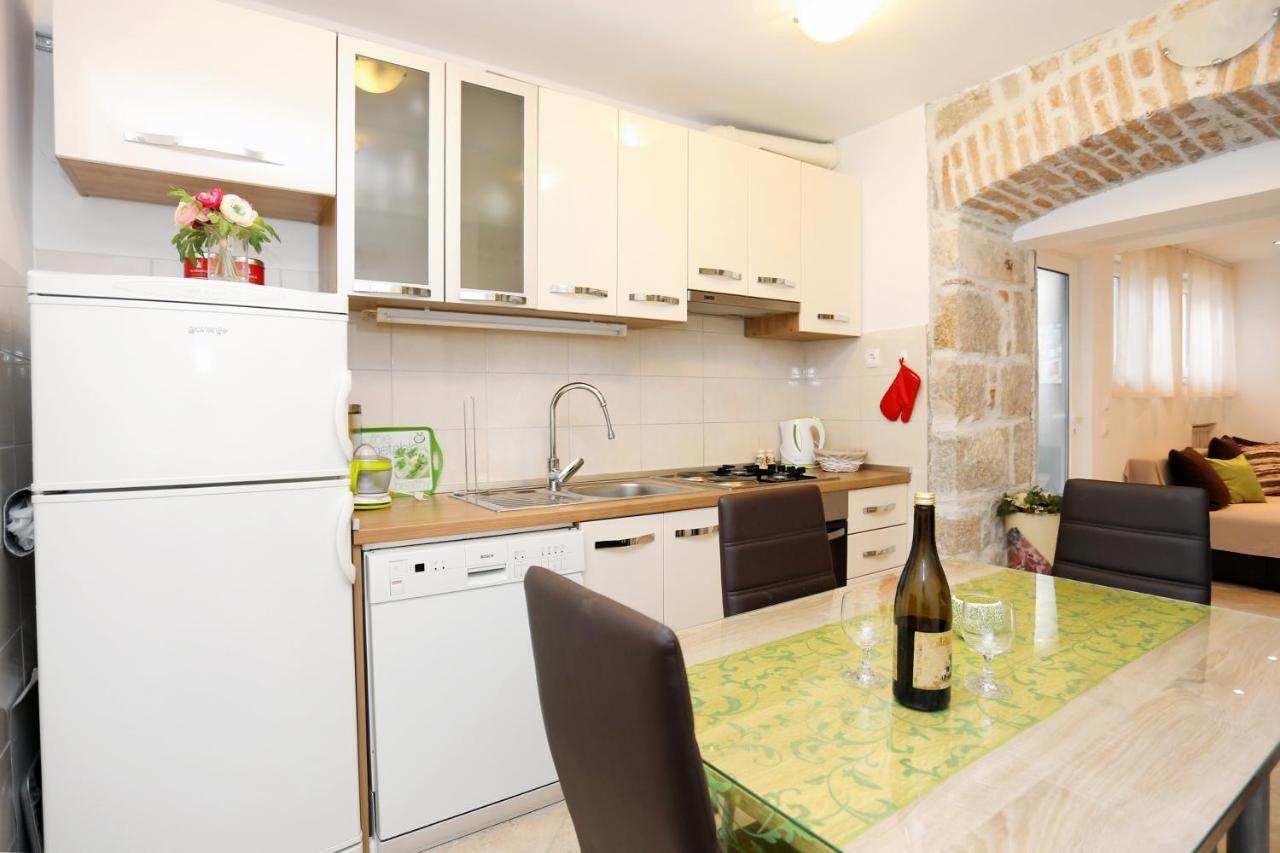 Apartments By The Sea Kastel Kambelovac, Kastela - 8679 外观 照片