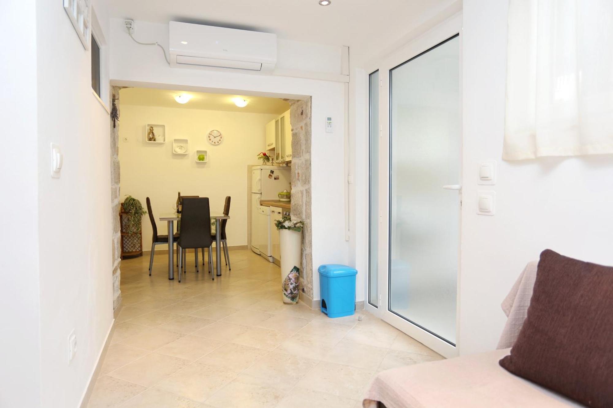 Apartments By The Sea Kastel Kambelovac, Kastela - 8679 外观 照片